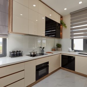 Tủ bếp gỗ công nghiệp lõi MDF kết hợp lõi WPB, phủ Acrylic CN9